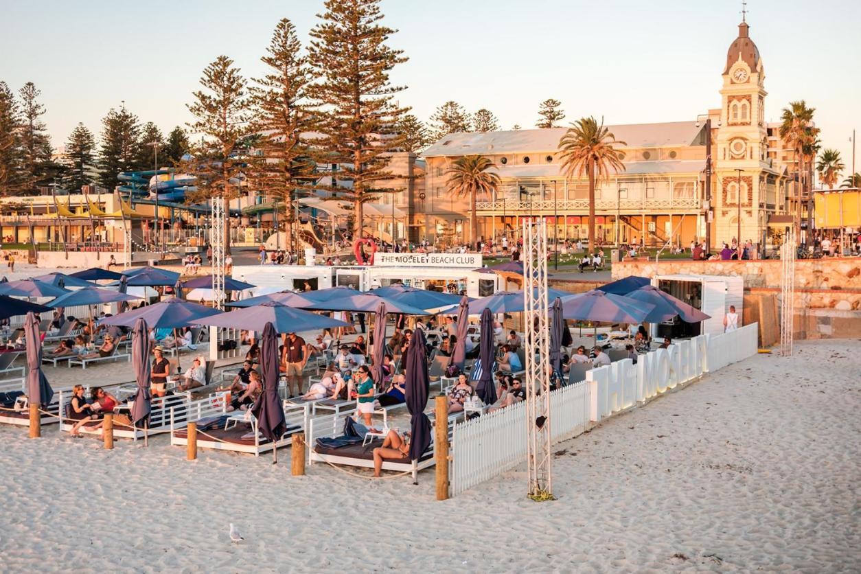 Beachside Luxury Apartments One & Two Bedroom In Beachfront Oaks Pier Building Glenelg Exterior photo